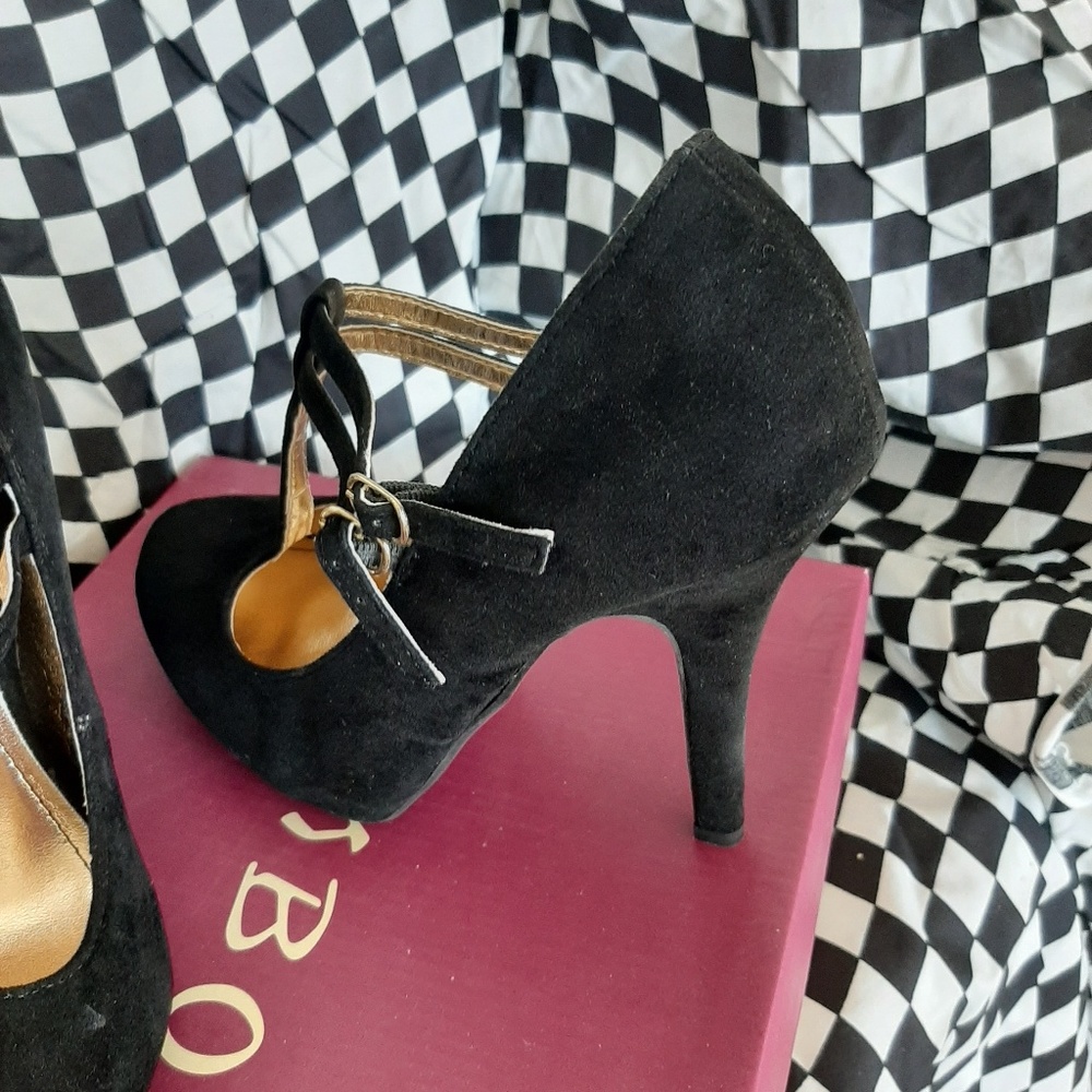 Shoes - Picture 2 of 2